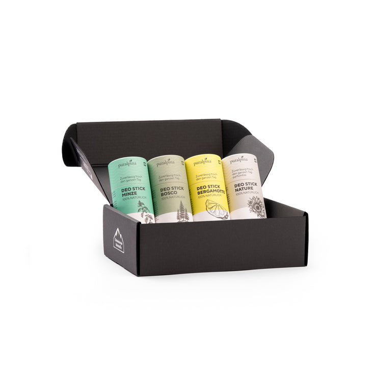 Vier verschiede puralpina Deo Sticks verpackt in einer Geschenkbox. Düfte: Minze, Bosco, Bergamotte und Nature