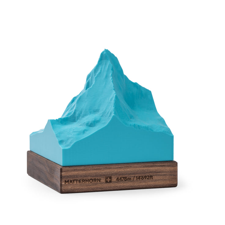 Relief 3D du Cervin bleu sur un socle en bois avec gravure du Cervin et informations d'altitude